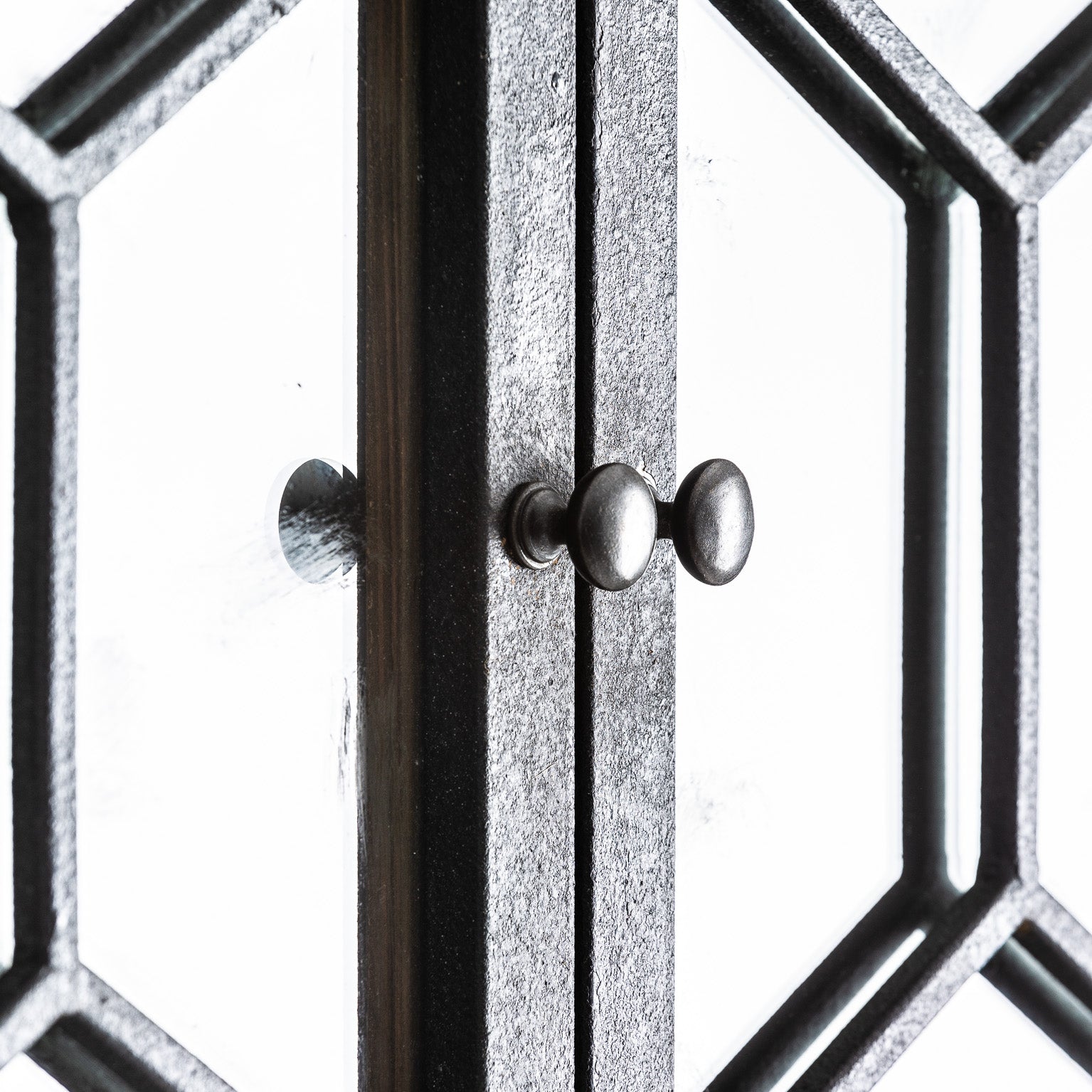 LAVIK GLASS CABINET